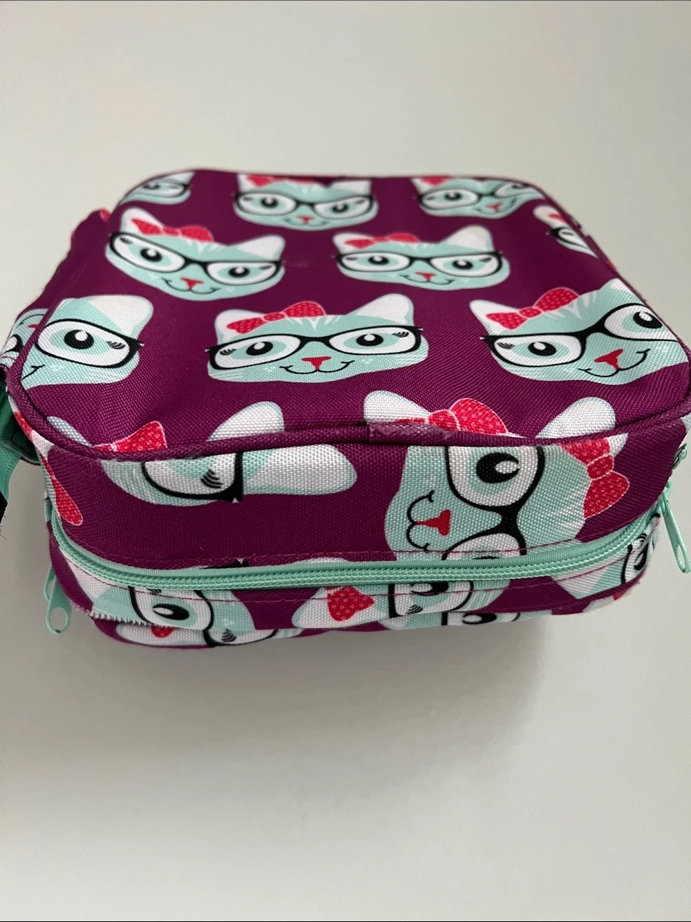 Bentology | Purple Kids Cat Lunch Box Bag with Glasses and Bow Accents